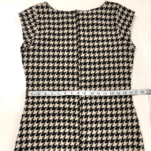 Knitted Dove Wool Gingham Short Sleeve Dress - Picture 10 of 10